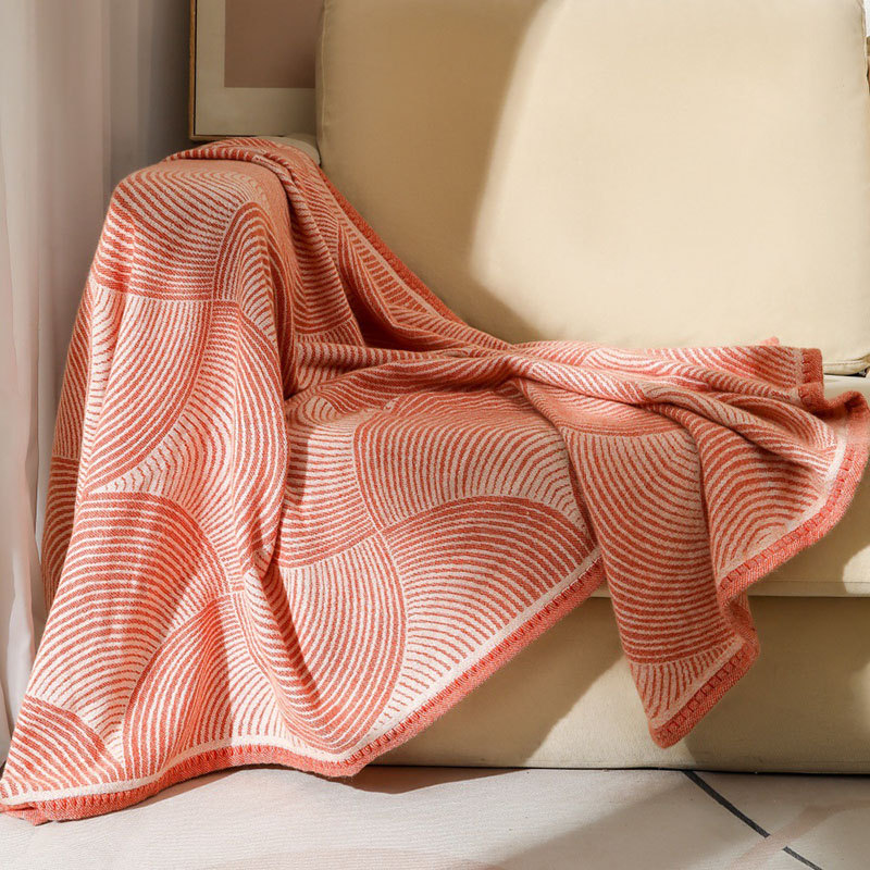 Роскошное одеяло с принтом в в – обзор и цена Home Textiles Europe