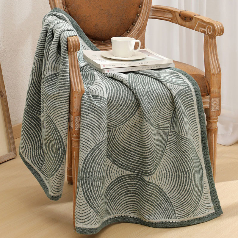 Роскошное одеяло с принтом в в – обзор и цена Home Textiles Europe